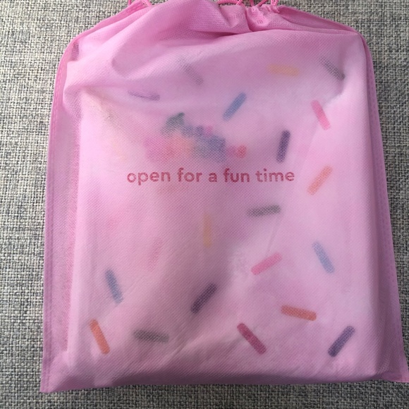 Can't Clutch This! Sprinkle Clutch and Keychain - Picture 4 of 4